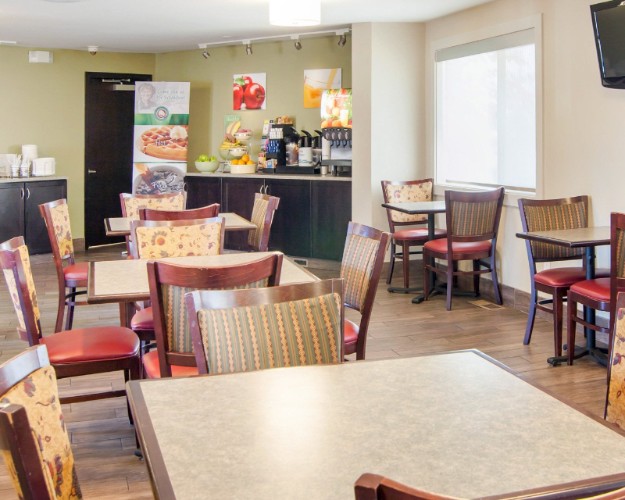 Quality Inn & Suites Airport Convention Center - Sacred Grounds- Coffee Shop/deli