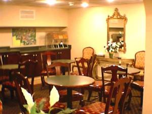 Best Value Inn & Suites - Breakfast Area