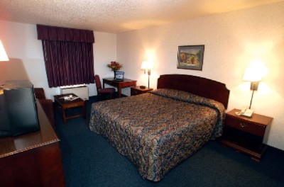 Mulberry Inn - Spacious Efficiency Room With King Bed Feature Kitchennette Not Shown