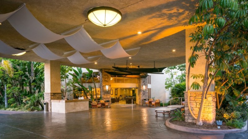 Crowne Plaza San Diego - West Atrium Waterfall