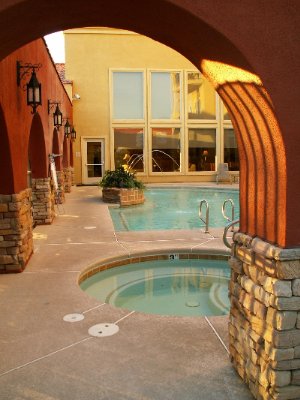 Falcon Ridge Hotel - 