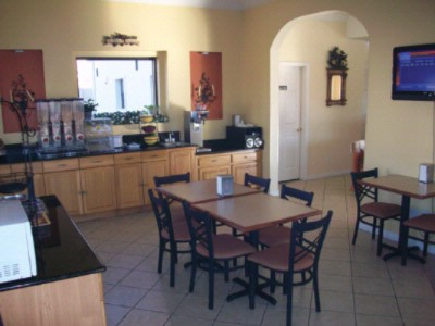 Best Western Hillsboro Inn - A Warm Welcome Awaits You In Our Lobby