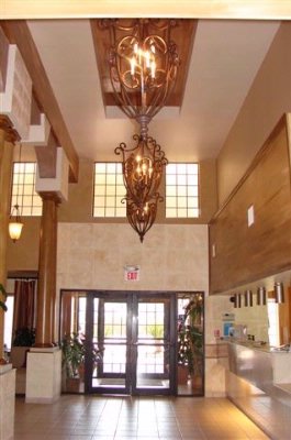 Quality Inn & Suites Airport - Lobby Entrance
