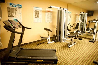 Quality Inn & Suites Airport - King Suites Or Standard