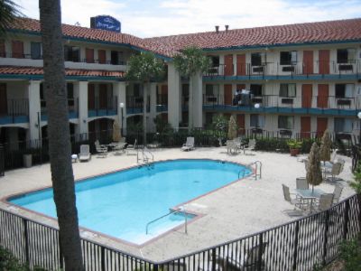 Howard Johnson Inn & Suites - 