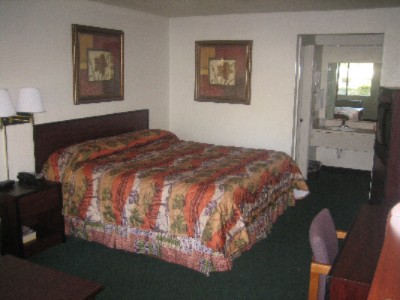 Howard Johnson Inn & Suites - 