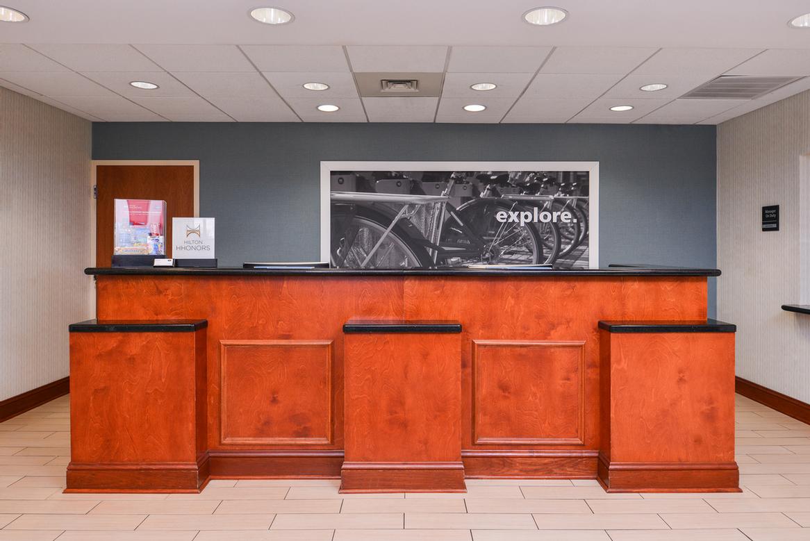 Hampton Inn Farmville Virginia - Our Lobby