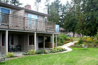 Ship Harbor Inn - 