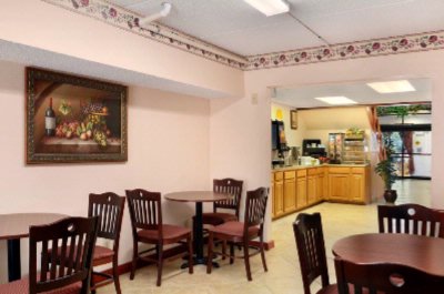 Days Inn & Suites - Front Lobby