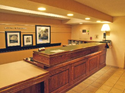 Willowbrook Hampton Inn - Front Desk
