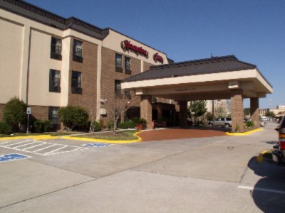 Willowbrook Hampton Inn - 
