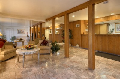 Ramada Inn - Hotel Lobby