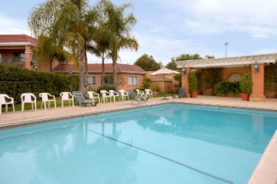 Ramada Inn - Pool
