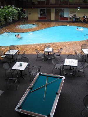 Best Western Bridgeview - Pool And Game Area