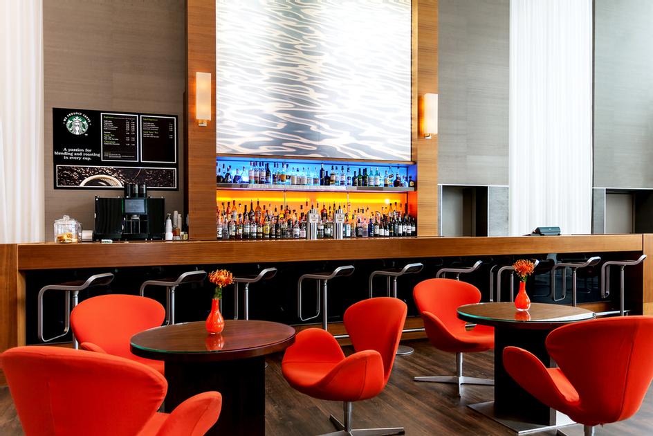 Hilton Düsseldorf - Axis Bar