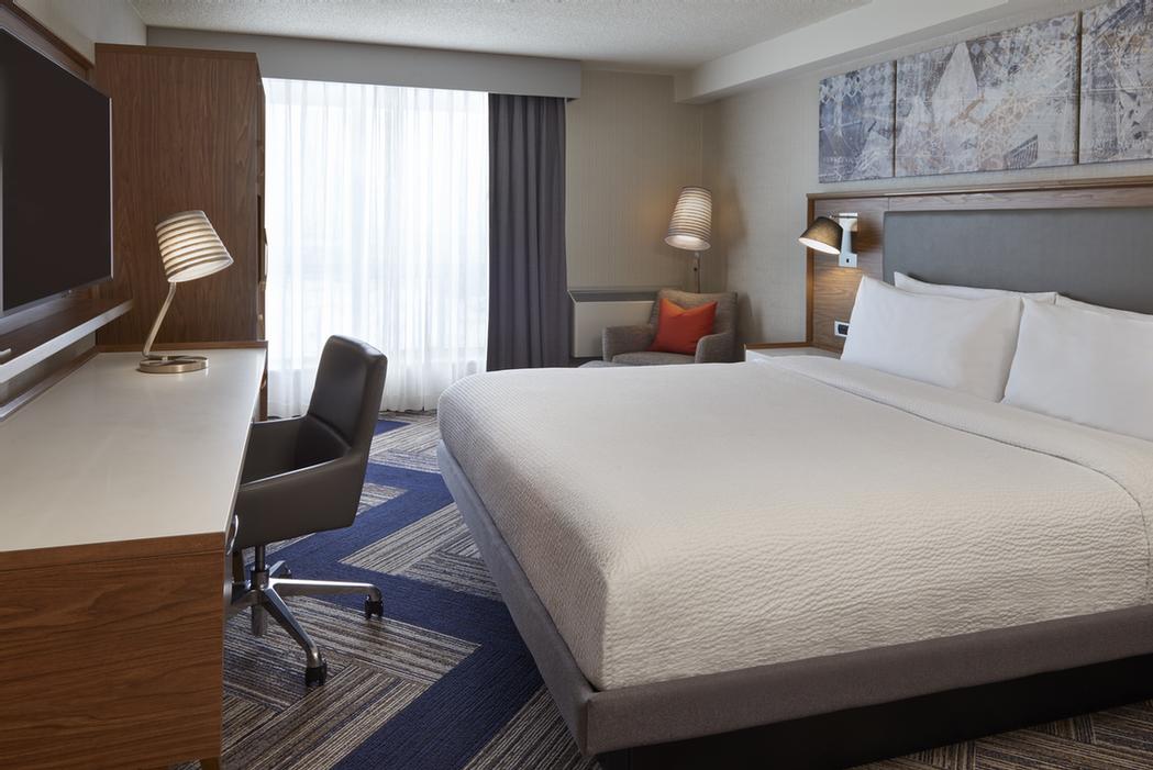 Quality Hotel & Suites Toronto Airport East - 