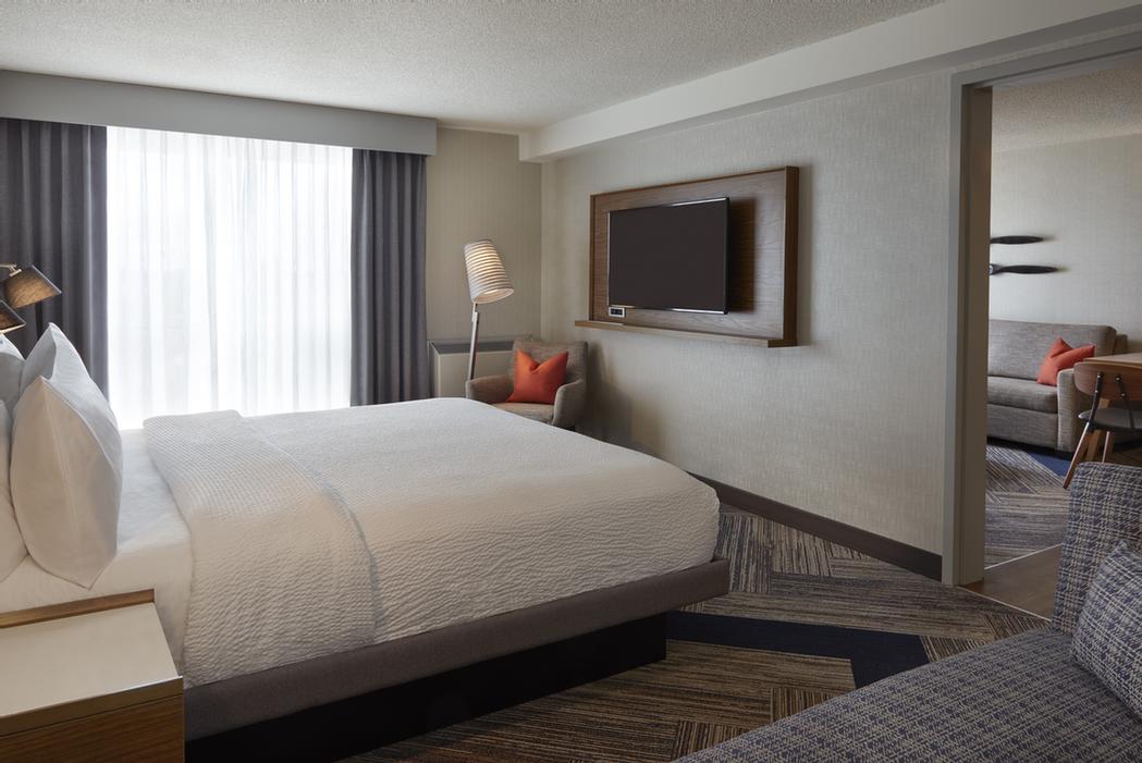 Quality Hotel & Suites Toronto Airport East - 