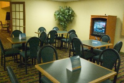 Comfort Inn Airport - Breakfast Area With Complimentary Business Center.