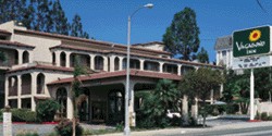 Vagabond Inn: Front View