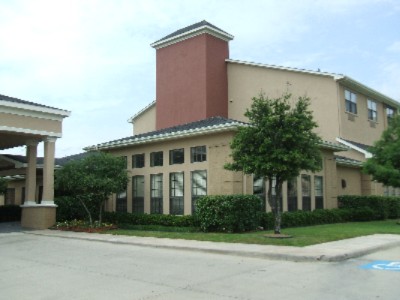 Holiday Inn Express - Holiday Inn Express Dallas Hotel Exterior