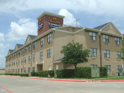 Holiday Inn Express - Holiday Inn Express Dallas Hotel Exterior