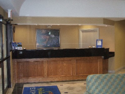 Holiday Inn Express - Holiday Inn Express Dallas Hotel Regestration Desk