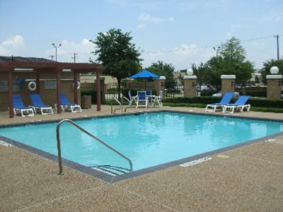 Holiday Inn Express - Holiday Inn Express Dallas Seasonal Outdoor Pool