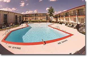 Econo Lodge Airport - The Pool