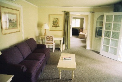 Lion's Gate Hotel - Lovely Sitting Room In Our 1 Bedroom Cottage Sleeps 4 Comfortably