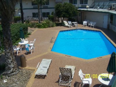 Super 8 Motel - Outdoor Pool