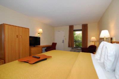 Quality Inn Near Central Park Fredericksburg - Room With 2 Full Sz Beds