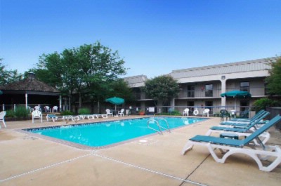 Quality Inn Near Central Park Fredericksburg - King Sz Bed