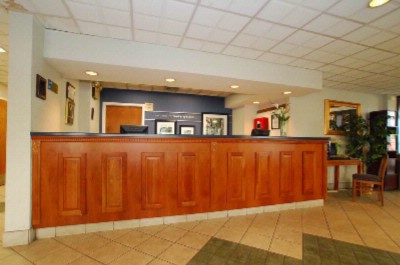Quality Inn Near Central Park Fredericksburg - Outside Pool