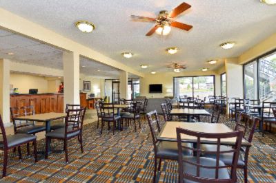 Quality Inn Near Central Park Fredericksburg - Breakfast Area