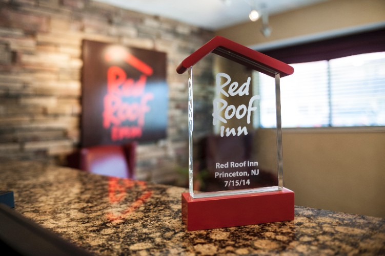 Red Roof Inn - Two Bed