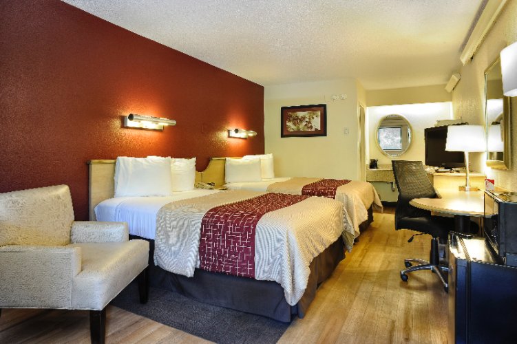 Red Roof Inn - 