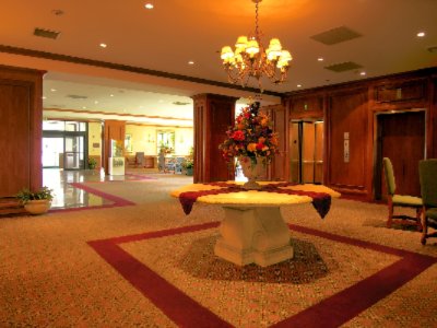 Holiday Inn Seattle Renton - Hotel Lobby