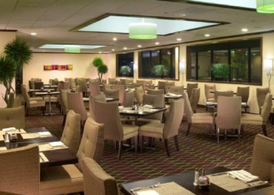 Crowne Plaza Houston North Greenspoint - 425 Bar & Grill
