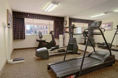 Ramada Hotel & Convention Center - Fitness Room