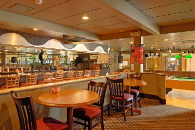 Ramada Hotel & Convention Center - Lounge