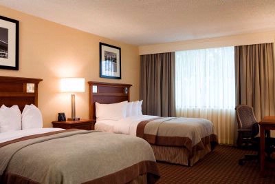 Hilton Pikesville - Lose Yourself In Our Spacious Sleeping Rooms