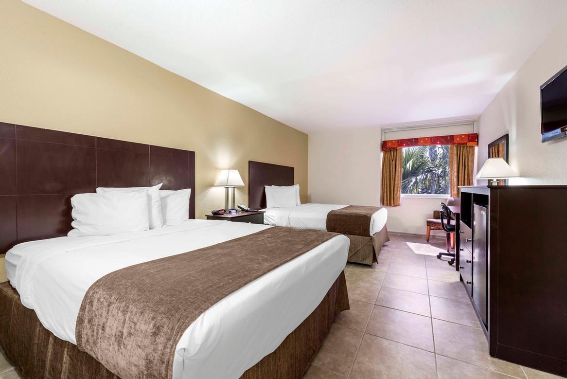 Rodeway Inn & Suites - 