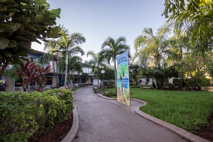Rodeway Inn & Suites - 