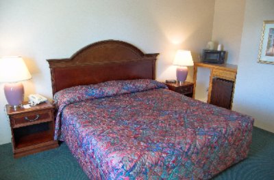 Best Western Salbasgeon Inn & Suites - Standard King Room (1 Of 2)