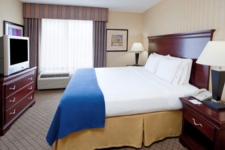 Holiday Inn Express Hotel & Suites - Monmouth University