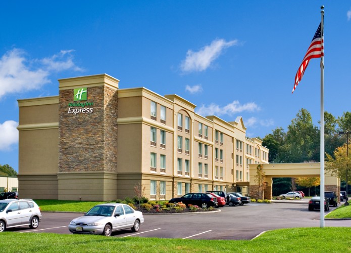 Holiday Inn Express Hotel & Suites - 
