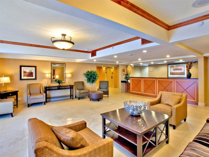 Holiday Inn Express Hotel & Suites - Lobby