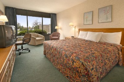 Days Inn Richmond / Chesterfield Town Center Mall - King Bedroom