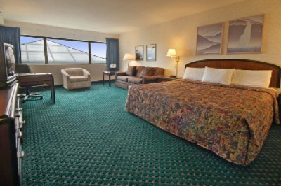 Days Inn Richmond / Chesterfield Town Center Mall - King Suite