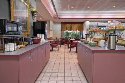 Days Inn Richmond / Chesterfield Town Center Mall - Breakfast Area